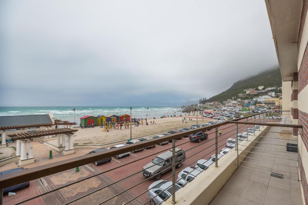At The Beach - Muizenberg Kapstaden Eksteriør billede