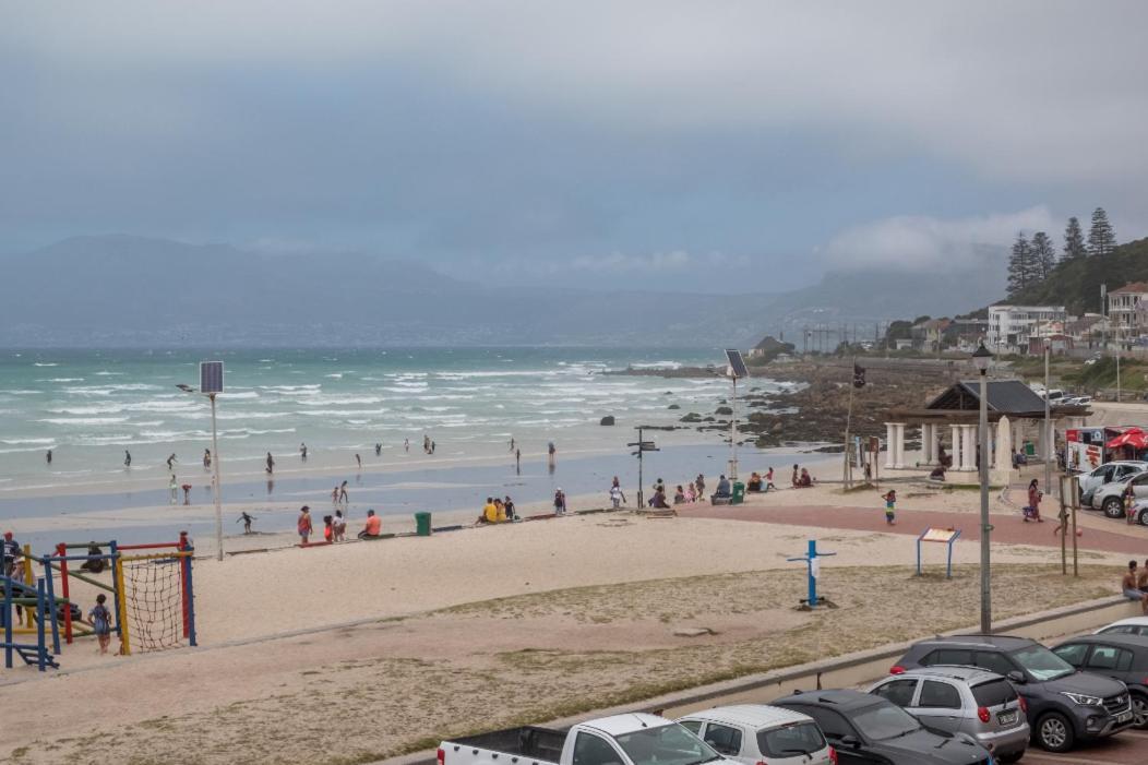 At The Beach - Muizenberg Kapstaden Eksteriør billede