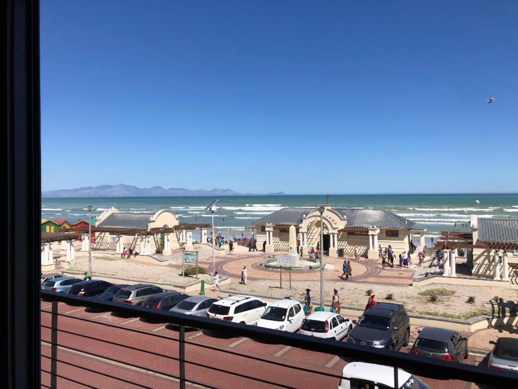 At The Beach - Muizenberg Kapstaden Eksteriør billede